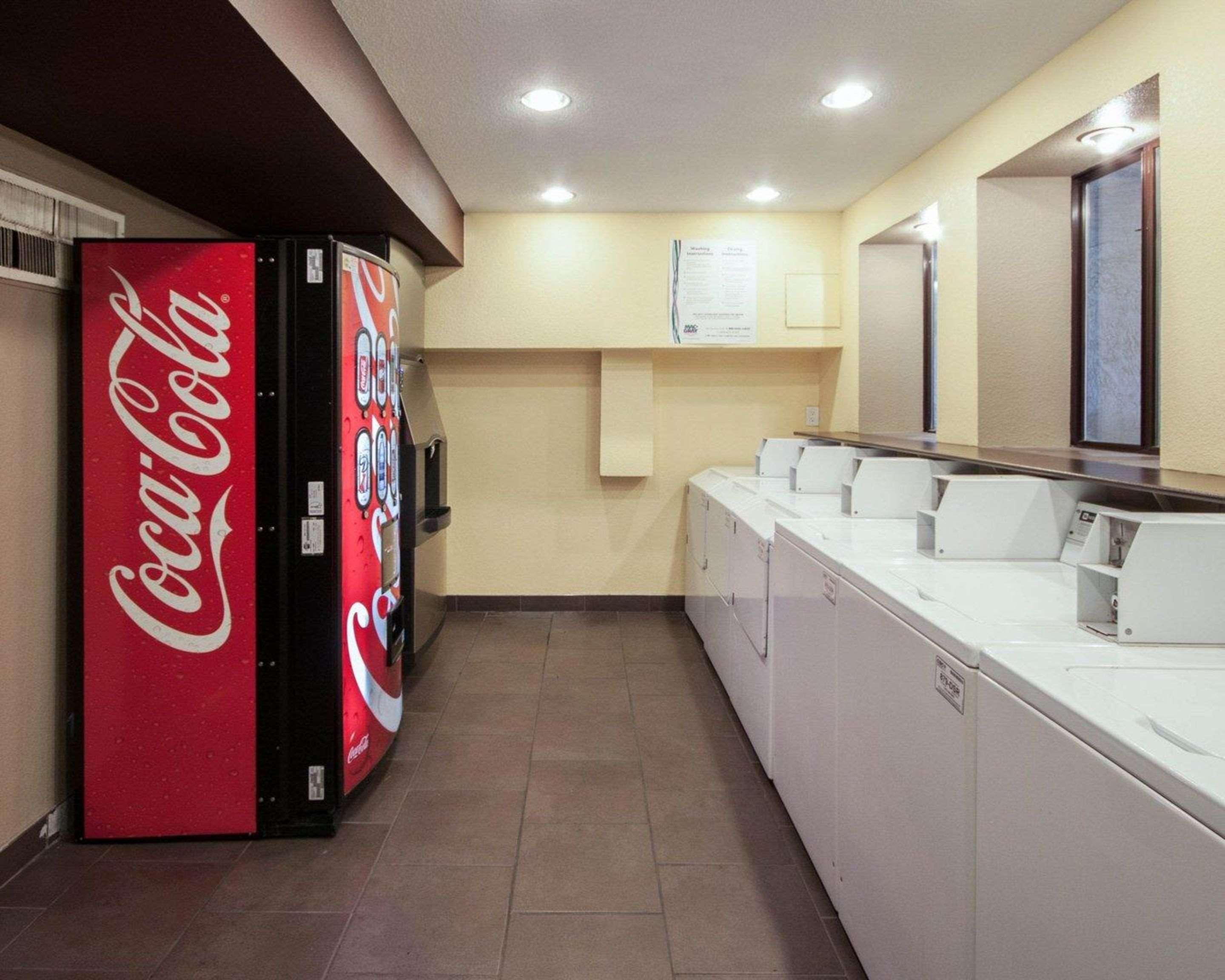 Quality Inn Airport East Ел Пасо Екстериор снимка