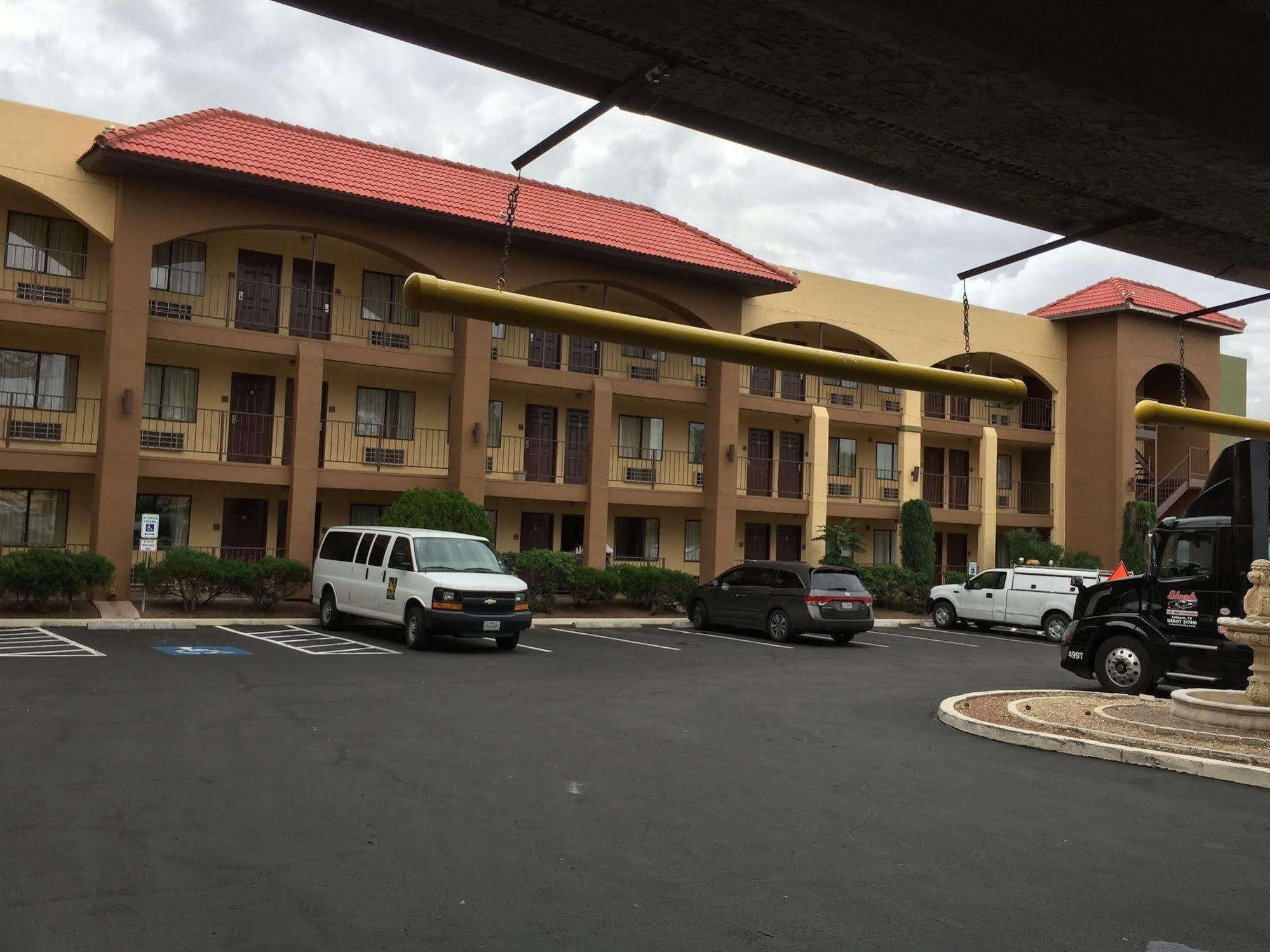 Quality Inn Airport East Ел Пасо Екстериор снимка
